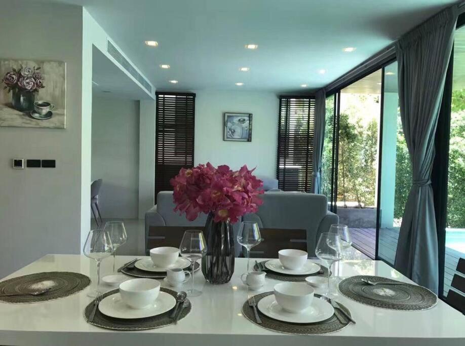 4 Beds 5baths Pool At 別墅